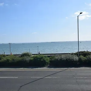 Holiday home 5 Bedroom Front, Southend-on-Sea